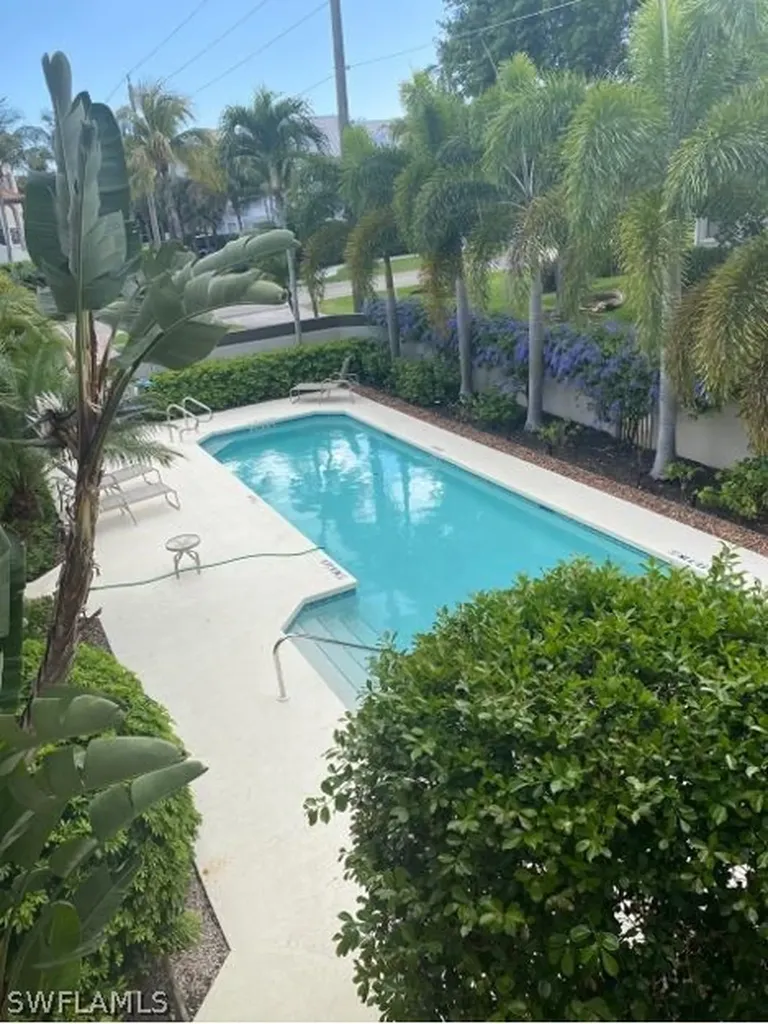 653 10th Avenue S Naples FL 34102