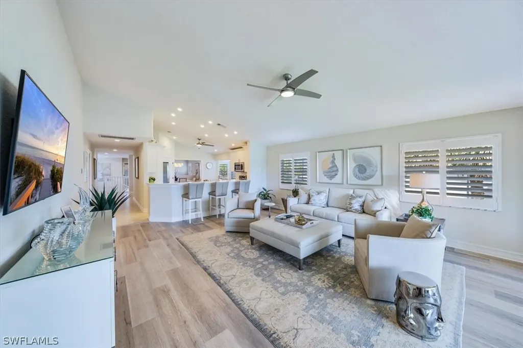 8169 Saratoga Drive Naples FL 34113
