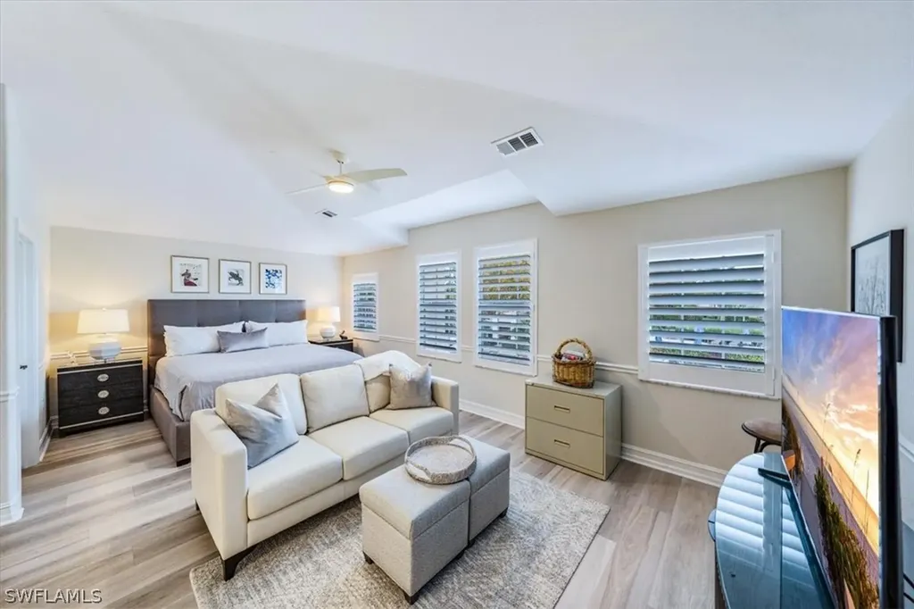 8169 Saratoga Drive Naples FL 34113