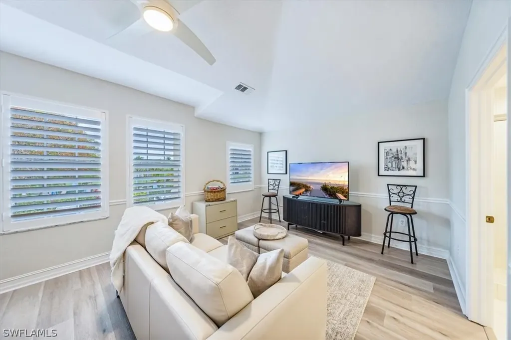 8169 Saratoga Drive Naples FL 34113