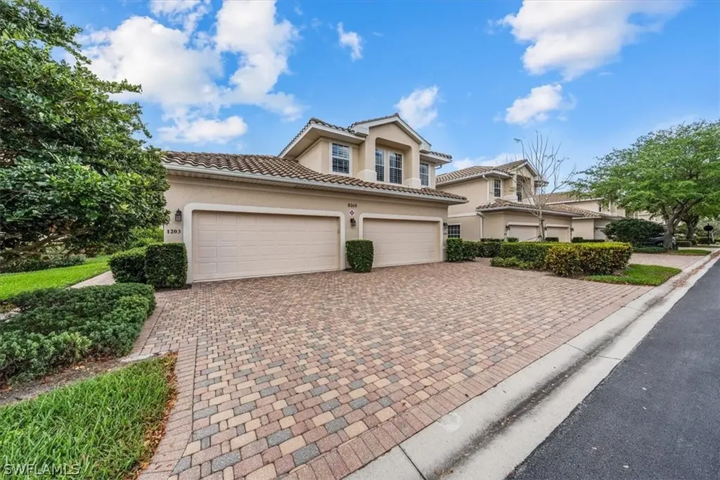8169 Saratoga Drive Naples FL 34113
