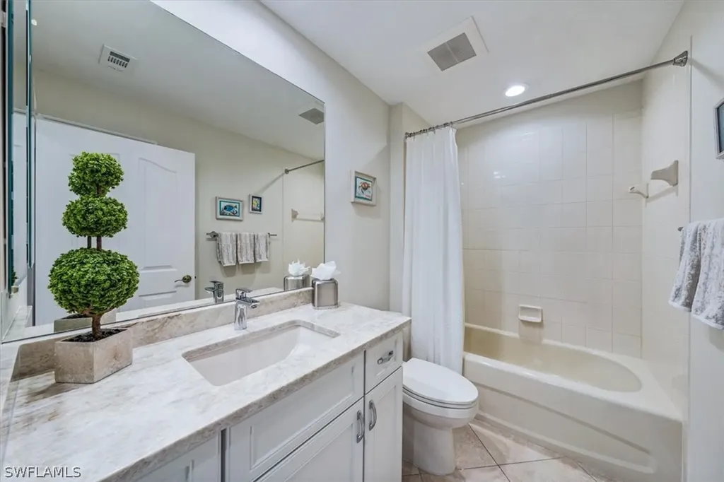 8169 Saratoga Drive Naples FL 34113