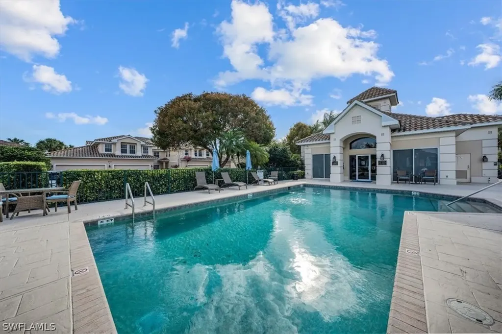 8169 Saratoga Drive Naples FL 34113
