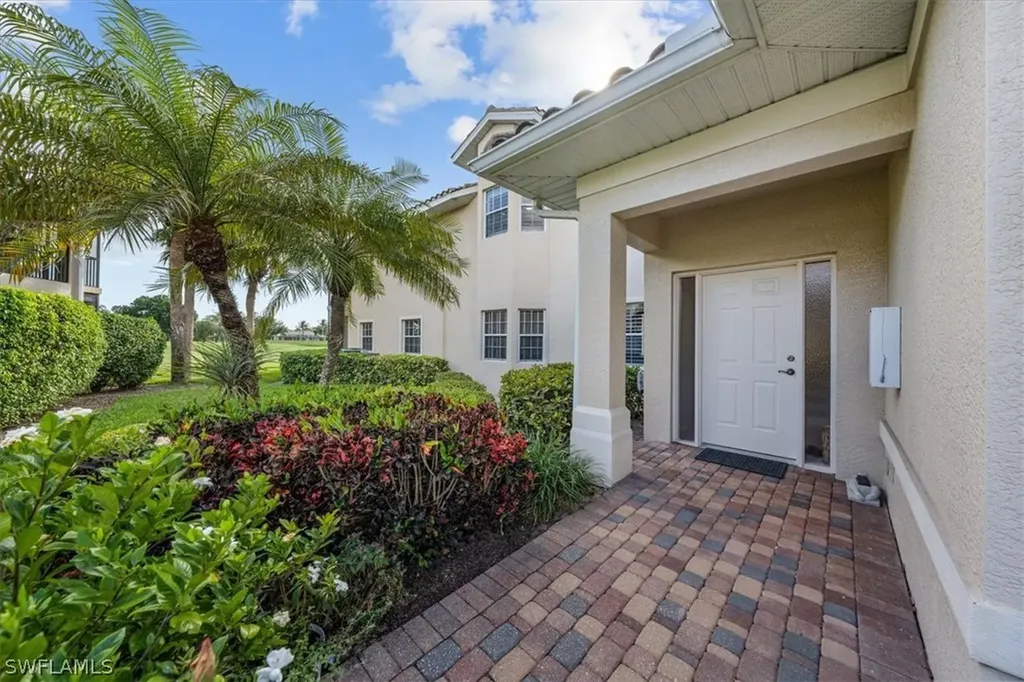 8169 Saratoga Drive Naples FL 34113