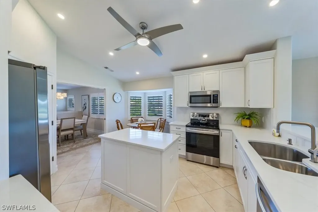 8169 Saratoga Drive Naples FL 34113