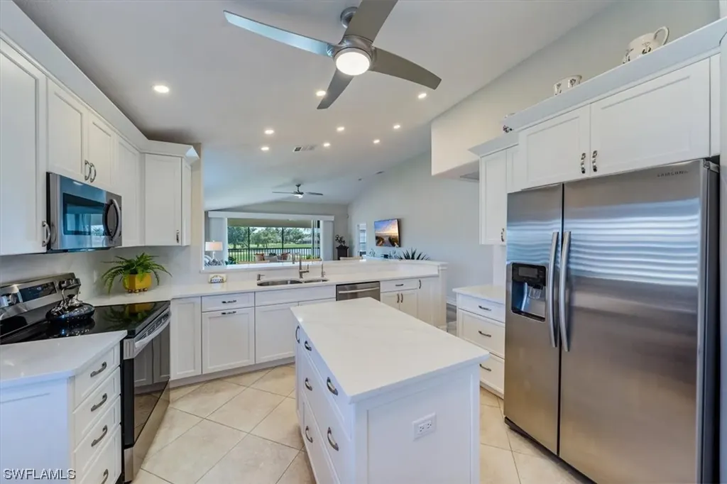 8169 Saratoga Drive Naples FL 34113
