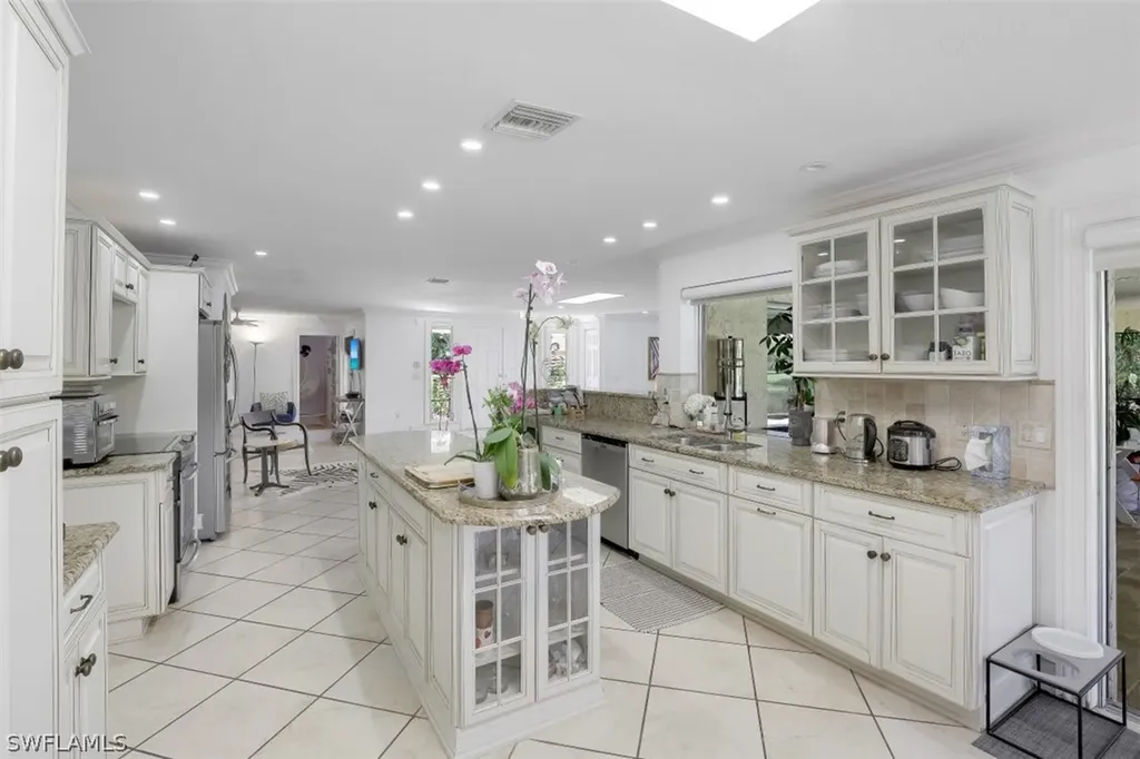 619 Neapolitan Way Naples FL 34103