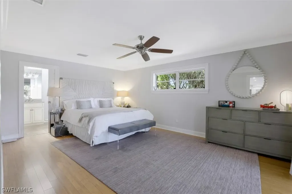 619 Neapolitan Way Naples FL 34103