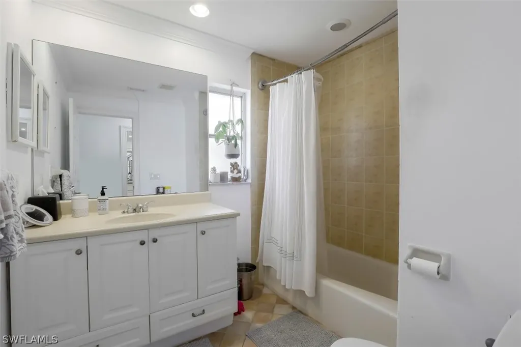 619 Neapolitan Way Naples FL 34103