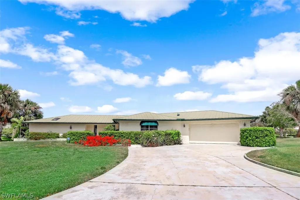 619 Neapolitan Way Naples FL 34103