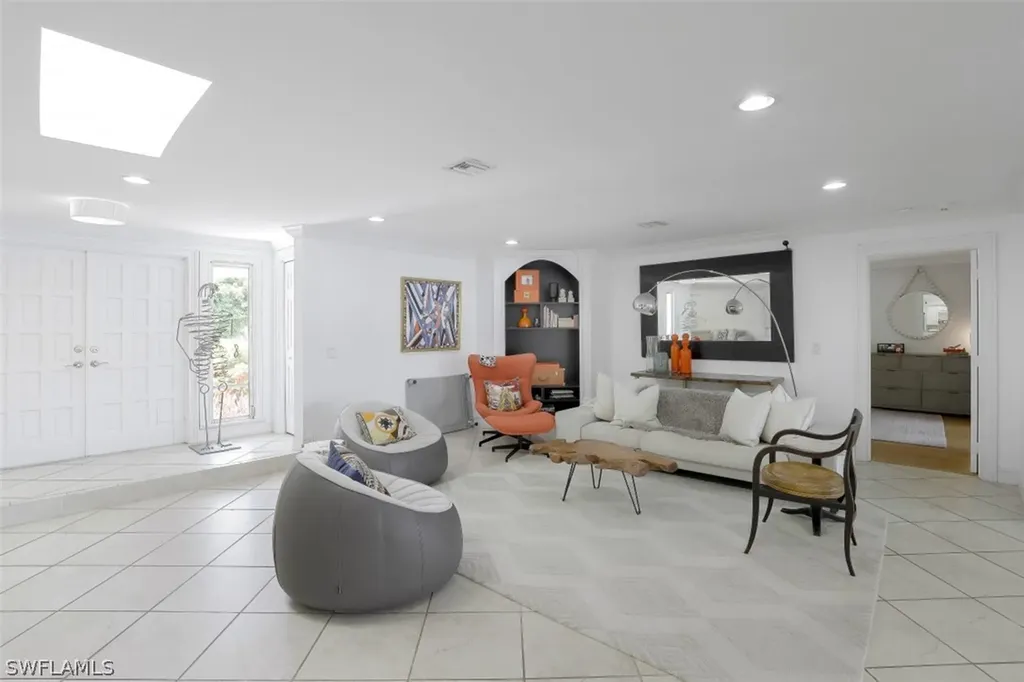 619 Neapolitan Way Naples FL 34103