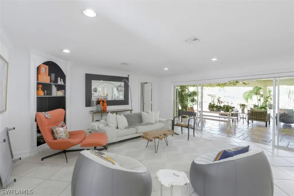 619 Neapolitan Way Naples FL 34103