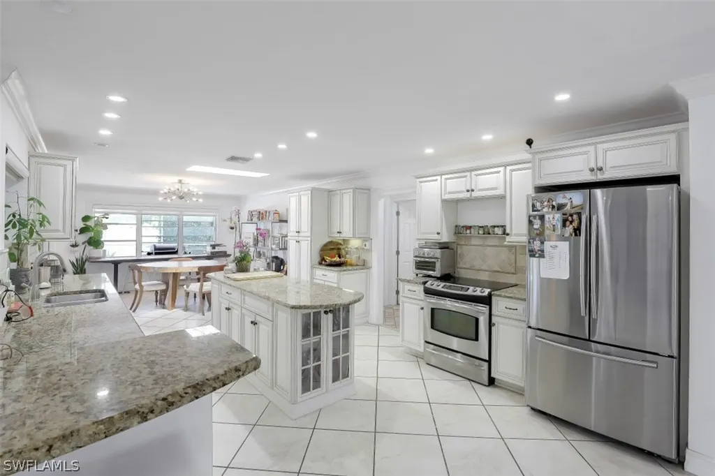 619 Neapolitan Way Naples FL 34103