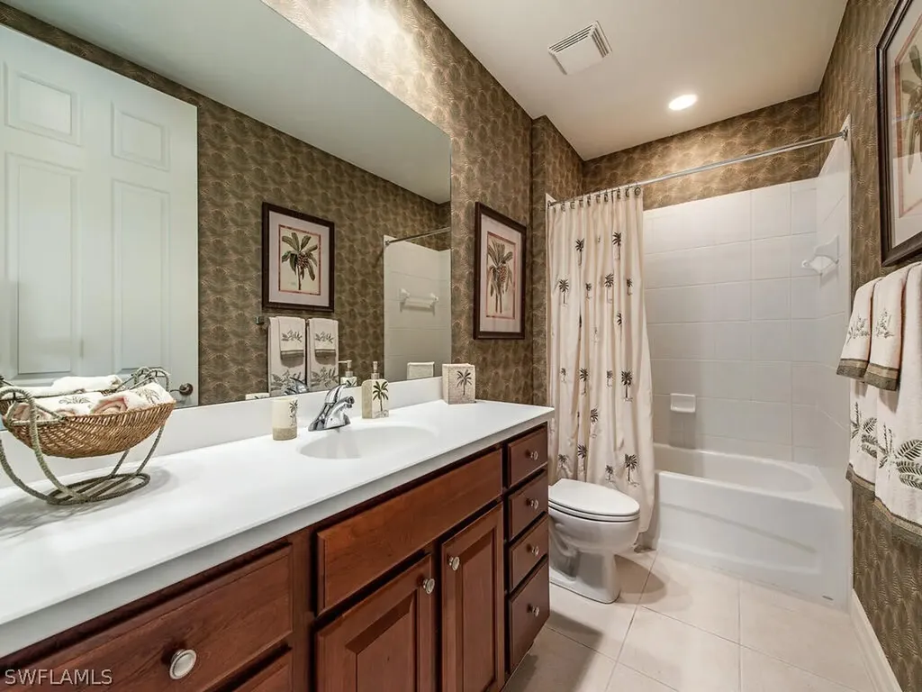 8657 Champions Point Naples FL 34113
