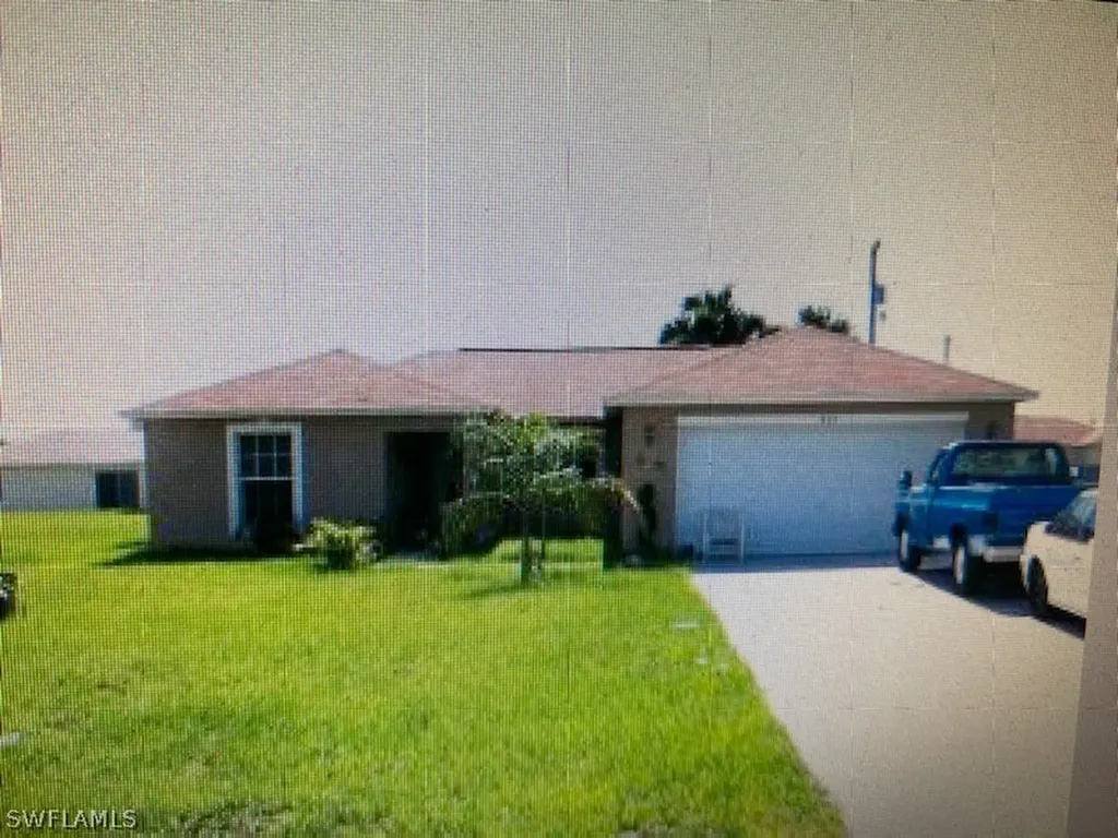 643 Bell Boulevard S Lehigh Acres FL 33974
