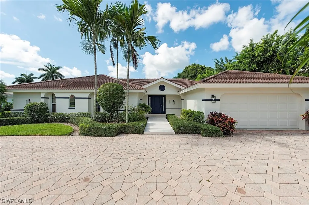 560 Neapolitan Way Naples FL 34103