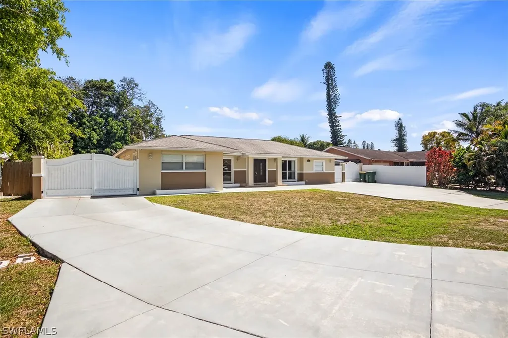 2022 44th Terrace SW Naples FL 34116