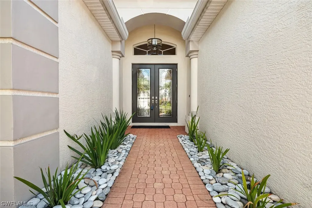 4805 Cerromar Drive Naples FL 34112