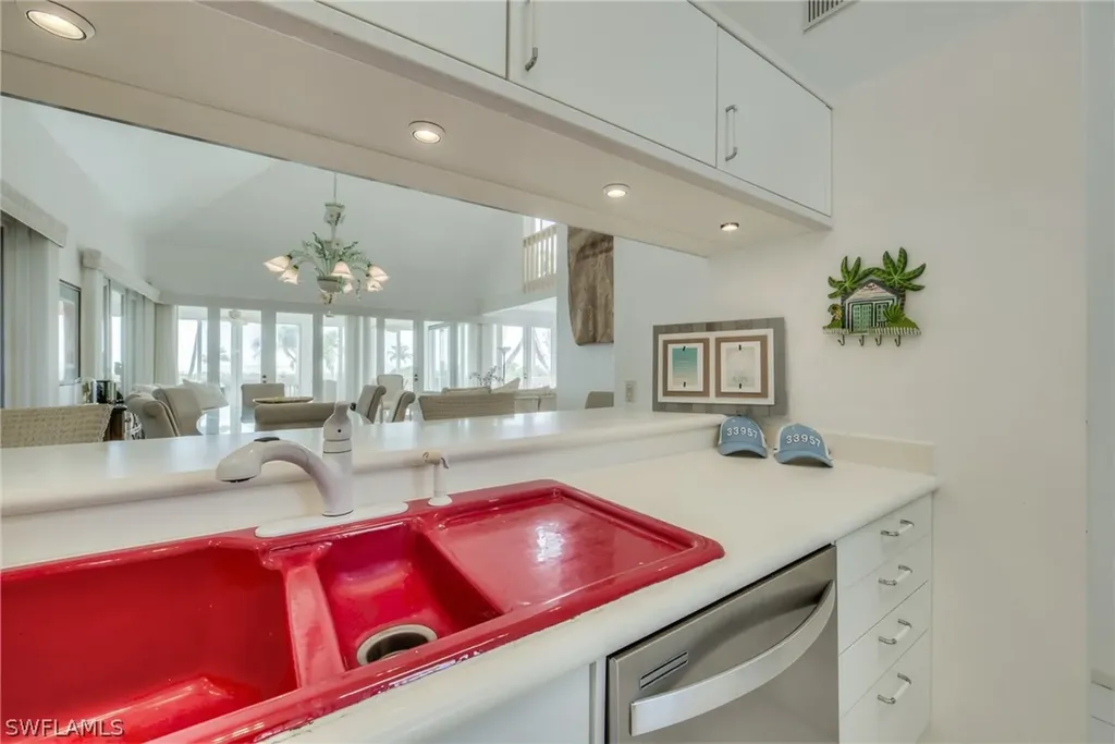 5075 Joewood Drive Sanibel FL 33957