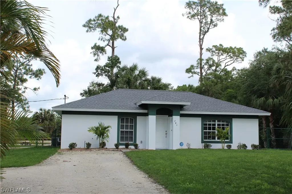 741 24th Avenue NW Naples FL 34120