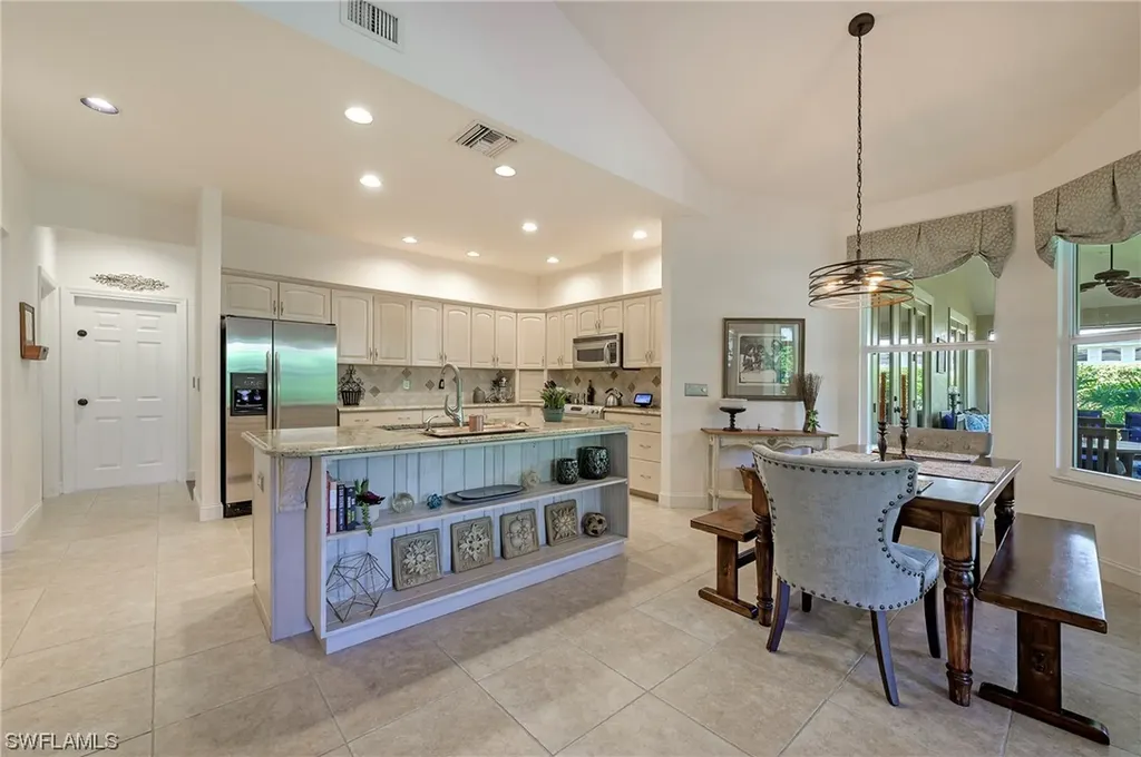 2109 Laguna Way Naples FL 34109