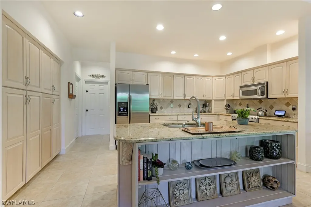 2109 Laguna Way Naples FL 34109