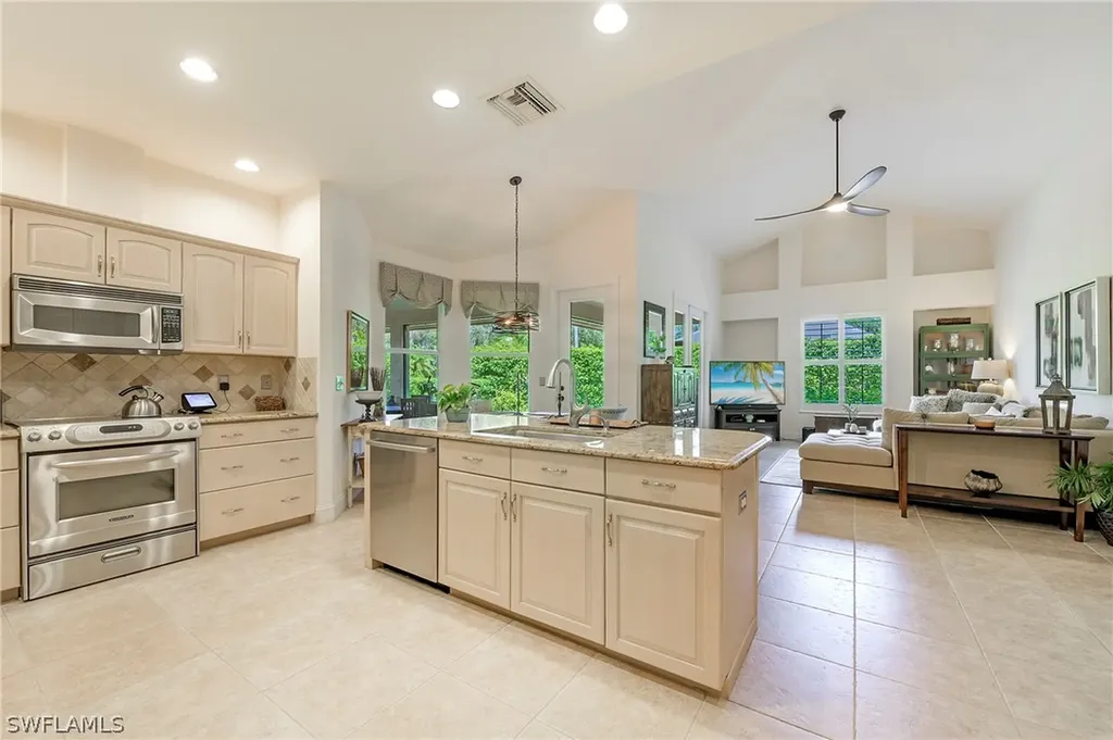 2109 Laguna Way Naples FL 34109
