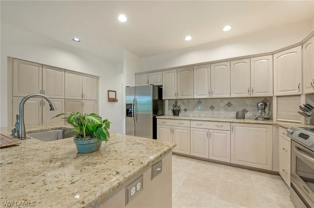 2109 Laguna Way Naples FL 34109