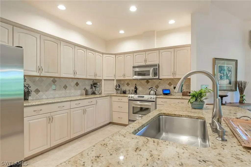 2109 Laguna Way Naples FL 34109