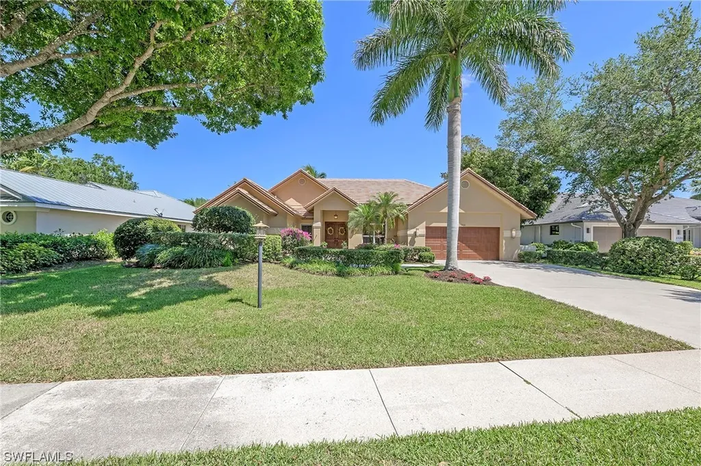 2109 Laguna Way Naples FL 34109