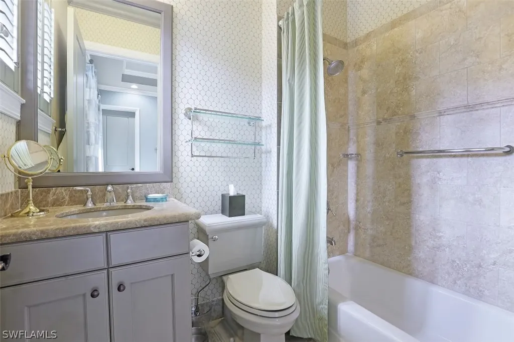 2305 Residence Circle Naples FL 34105