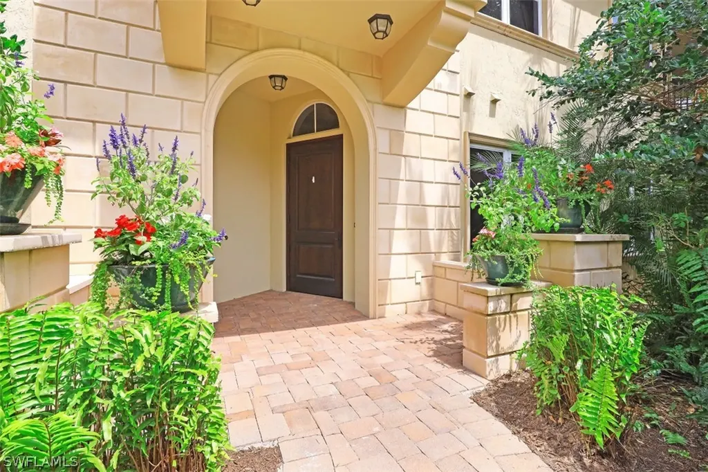 2305 Residence Circle Naples FL 34105