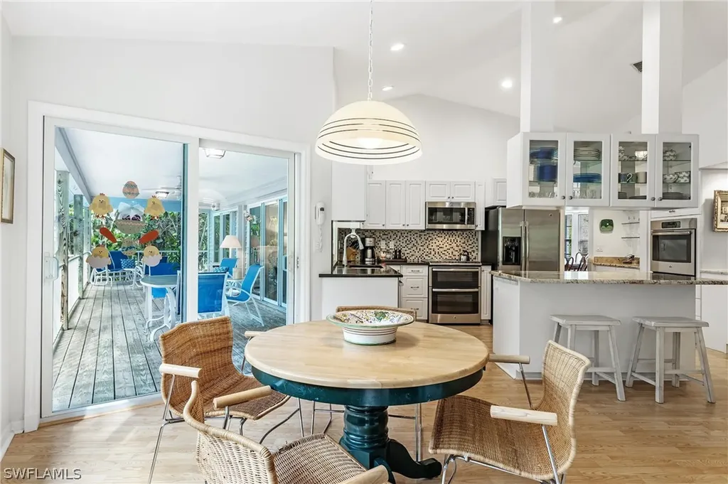 479 Las Tiendas Lane Sanibel FL 33957