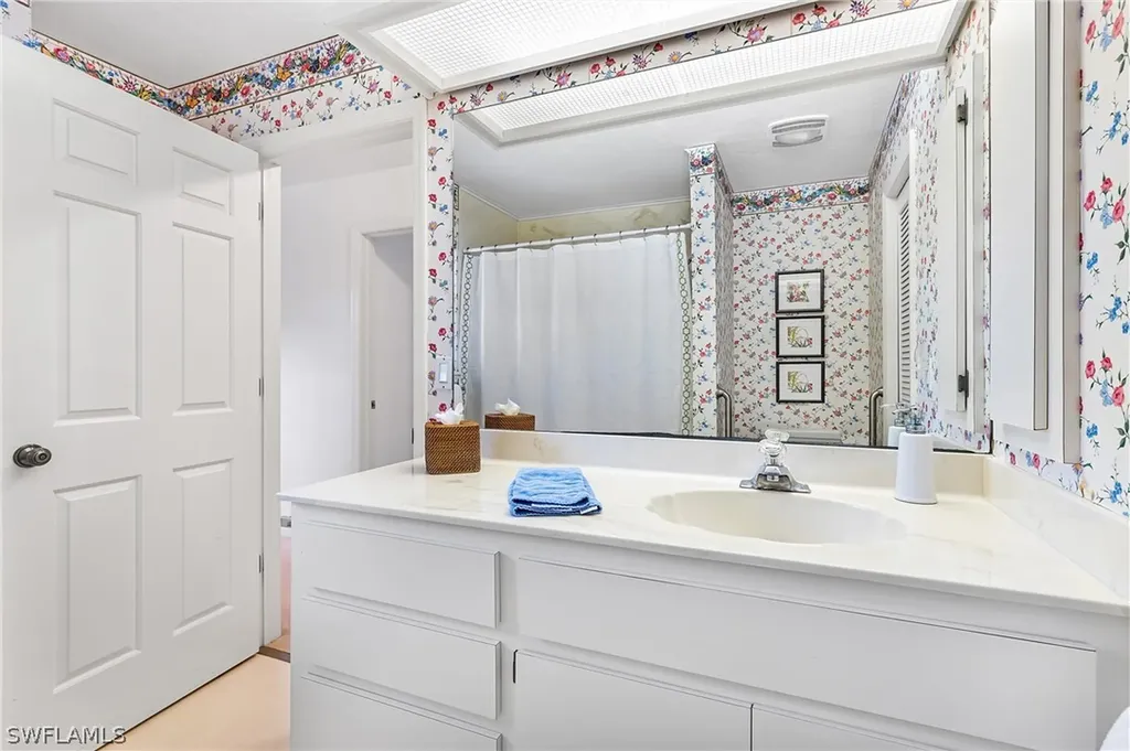 479 Las Tiendas Lane Sanibel FL 33957