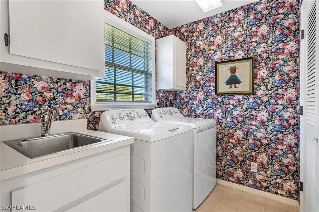 479 Las Tiendas Lane Sanibel FL 33957