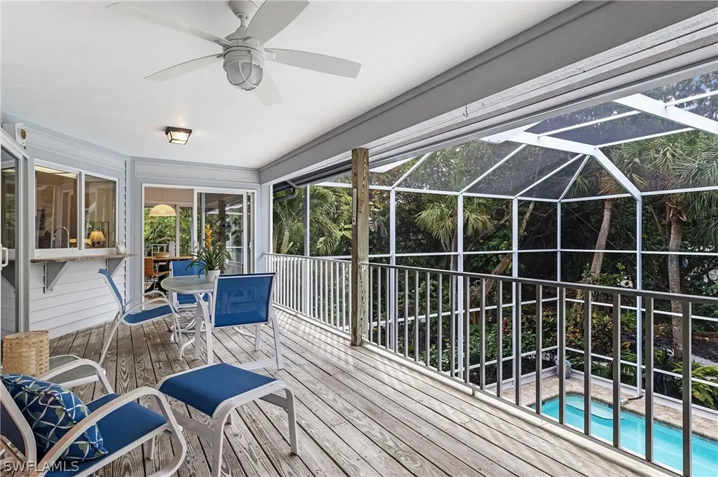 479 Las Tiendas Lane Sanibel FL 33957