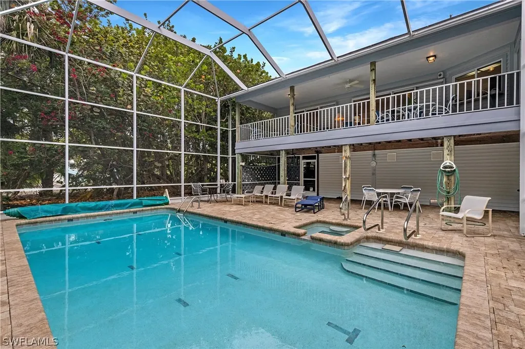 479 Las Tiendas Lane Sanibel FL 33957