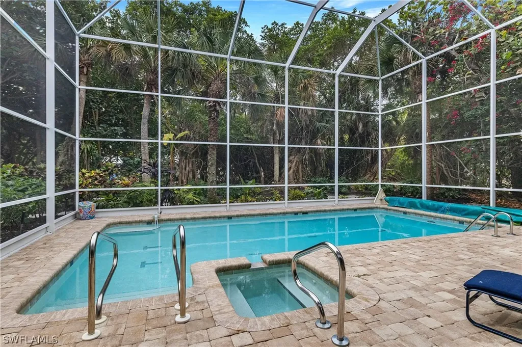 479 Las Tiendas Lane Sanibel FL 33957