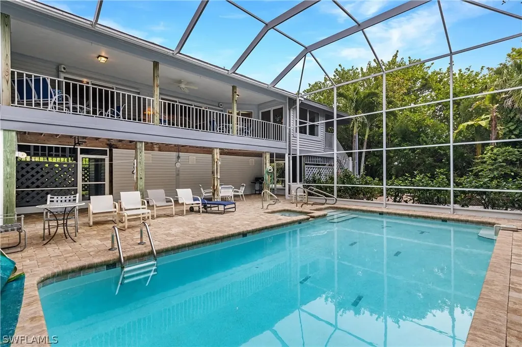 479 Las Tiendas Lane Sanibel FL 33957