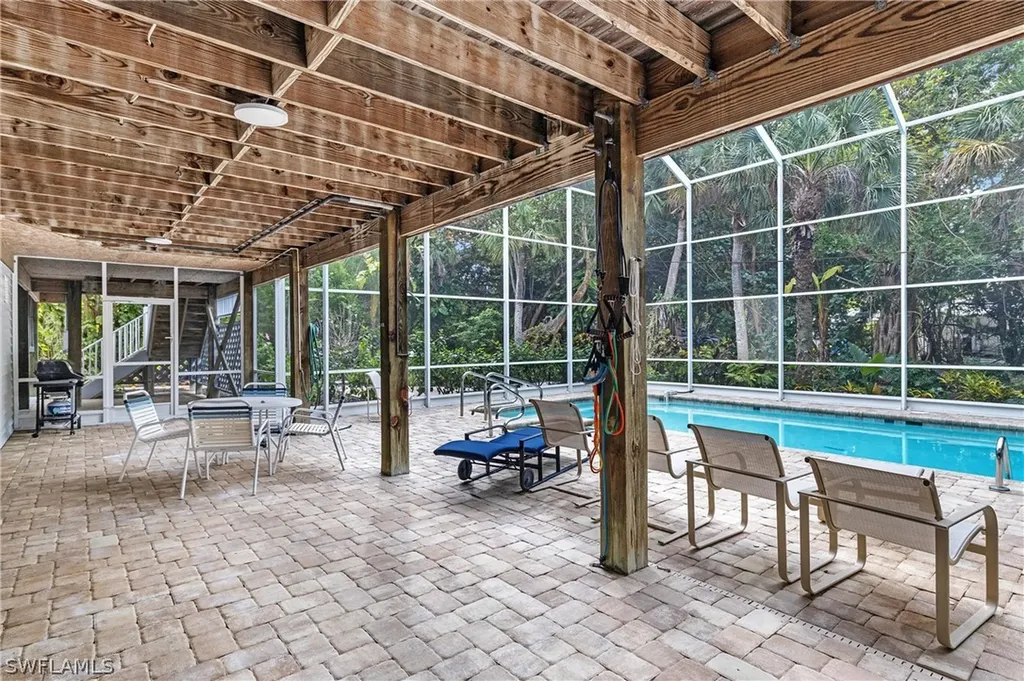 479 Las Tiendas Lane Sanibel FL 33957