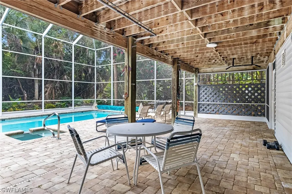 479 Las Tiendas Lane Sanibel FL 33957