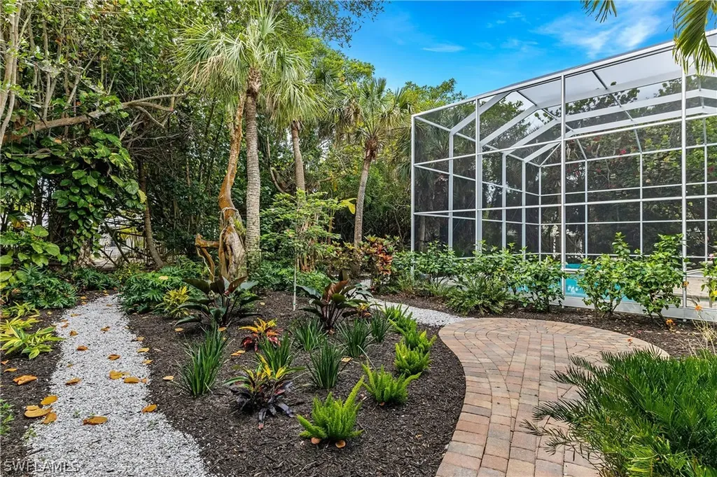 479 Las Tiendas Lane Sanibel FL 33957