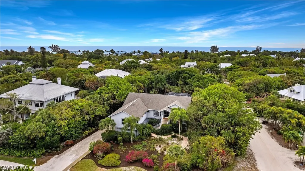 479 Las Tiendas Lane Sanibel FL 33957
