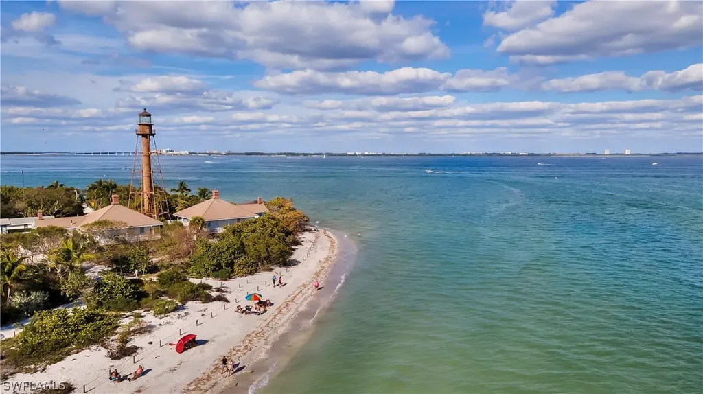 479 Las Tiendas Lane Sanibel FL 33957