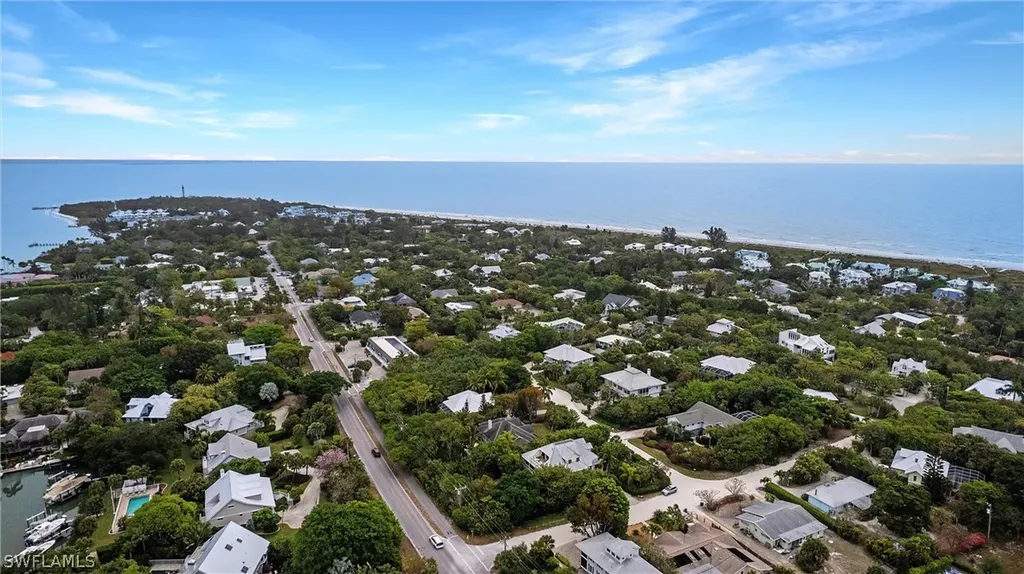 479 Las Tiendas Lane Sanibel FL 33957