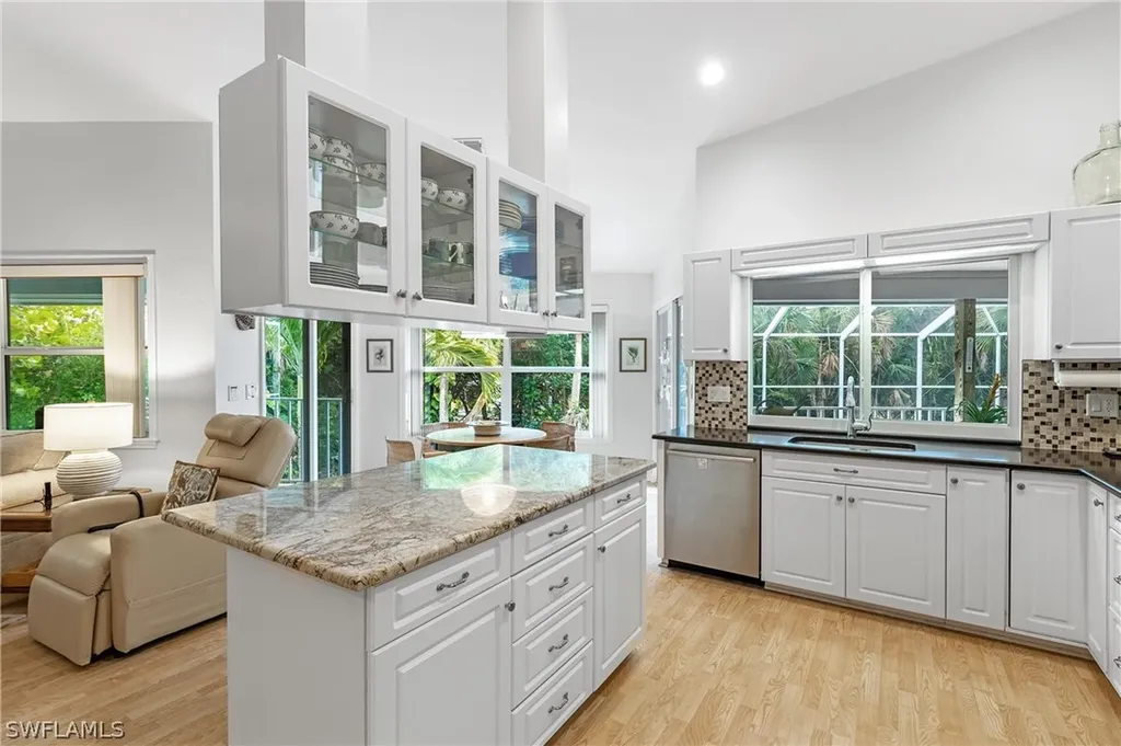 479 Las Tiendas Lane Sanibel FL 33957