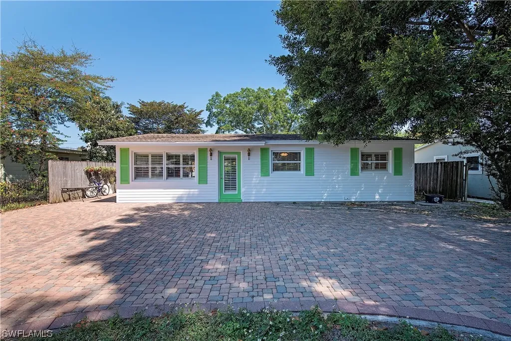 1243 10th Avenue N Naples FL 34102