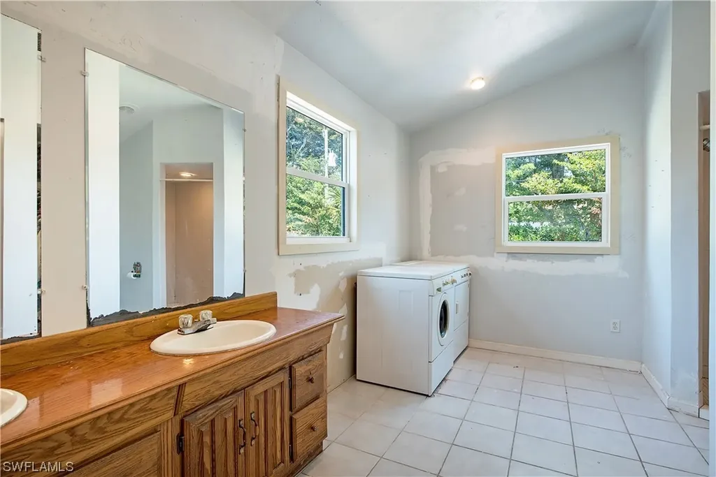 1243 10th Avenue N Naples FL 34102