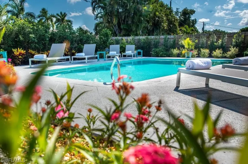 Naples FL, 739 96th Avenue N