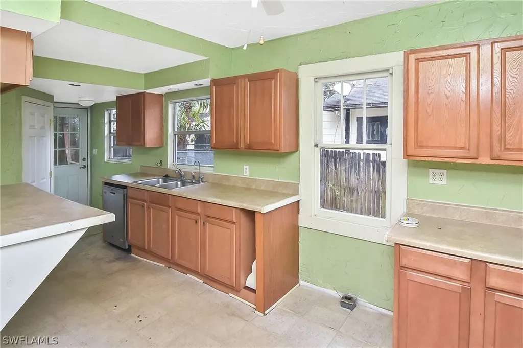 2263 Franklin Street Fort Myers FL 33901